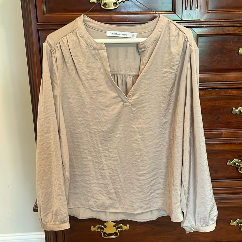 Satiny khaki colored popover shirt